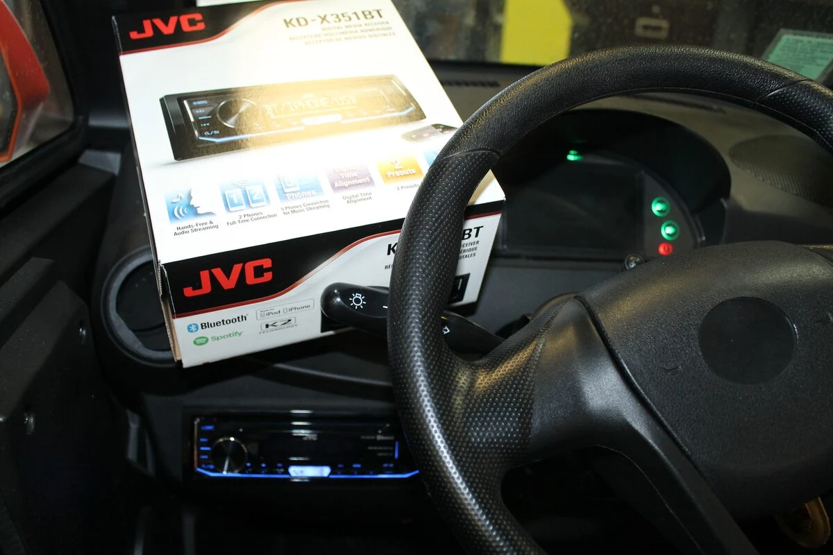 Renault Twizy : autoradio JVC Bluetooth