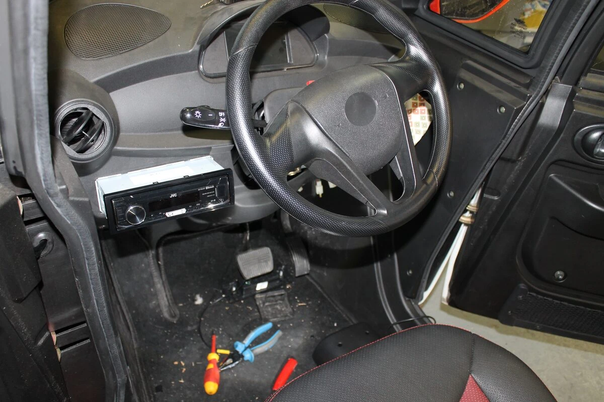 Renault Twizy : autoradio JVC Bluetooth