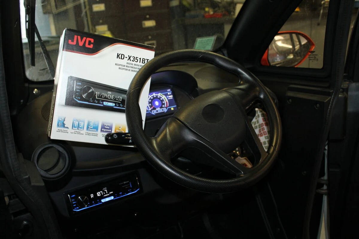 Renault Twizy : autoradio JVC Bluetooth