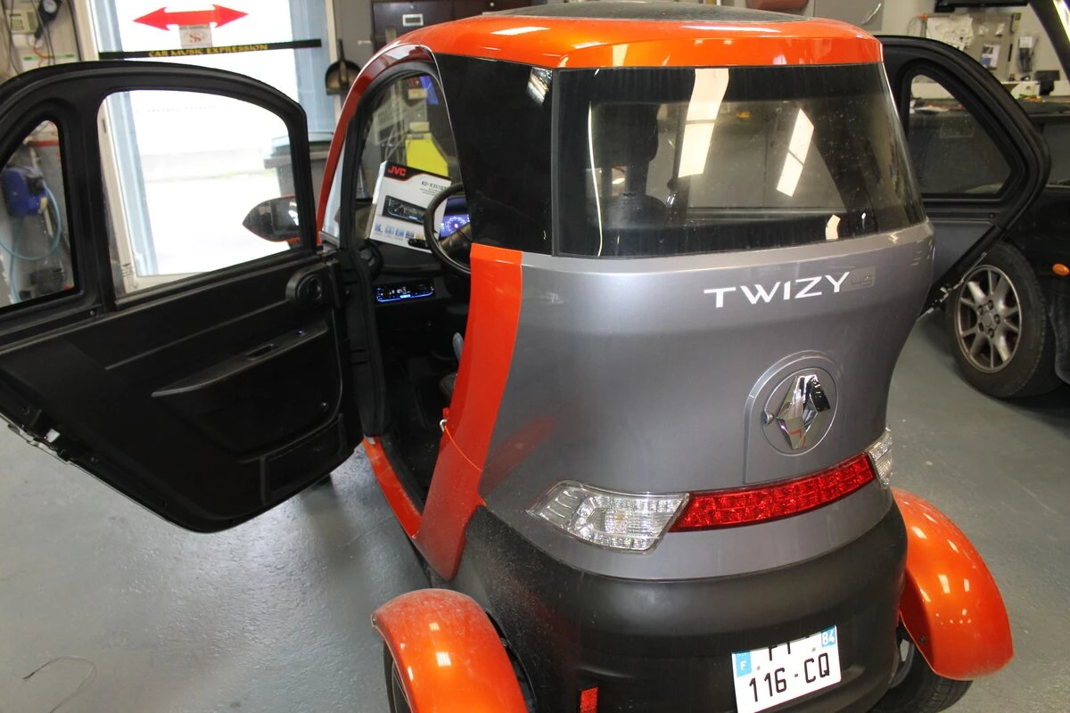 Renault Twizy : autoradio JVC Bluetooth