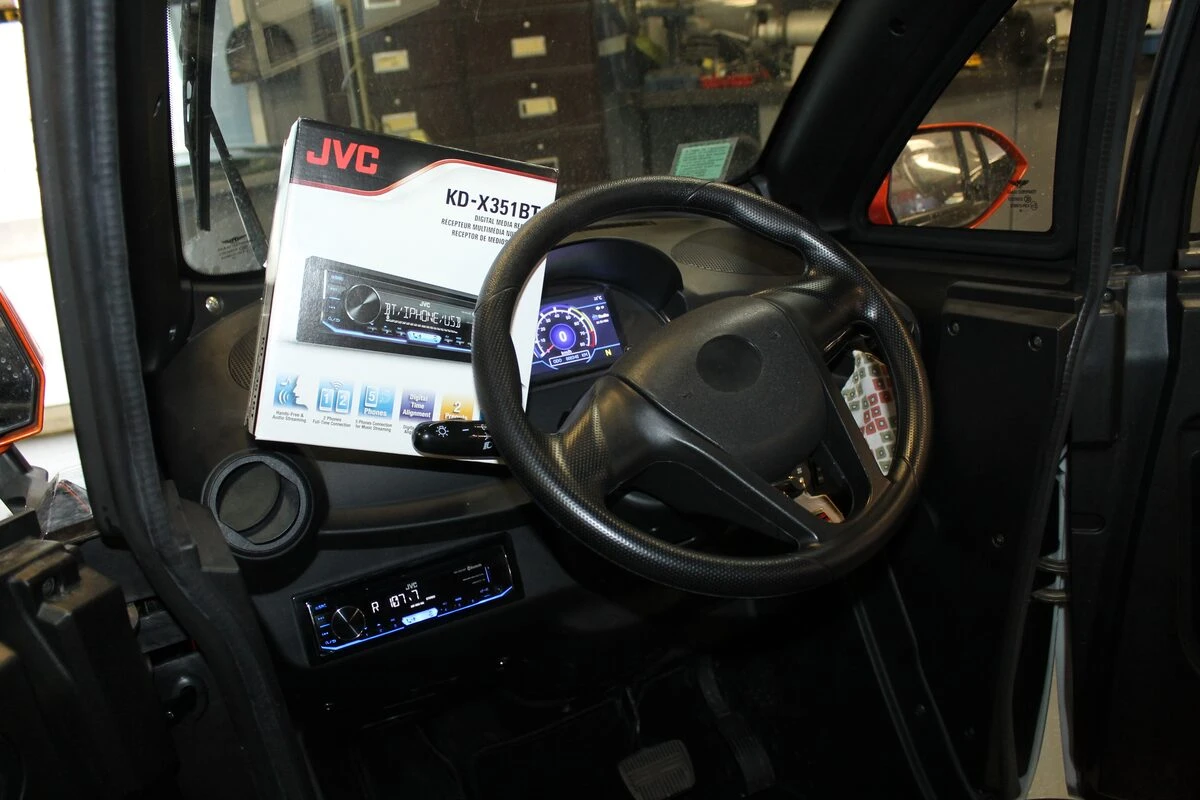Renault Twizy : autoradio JVC Bluetooth