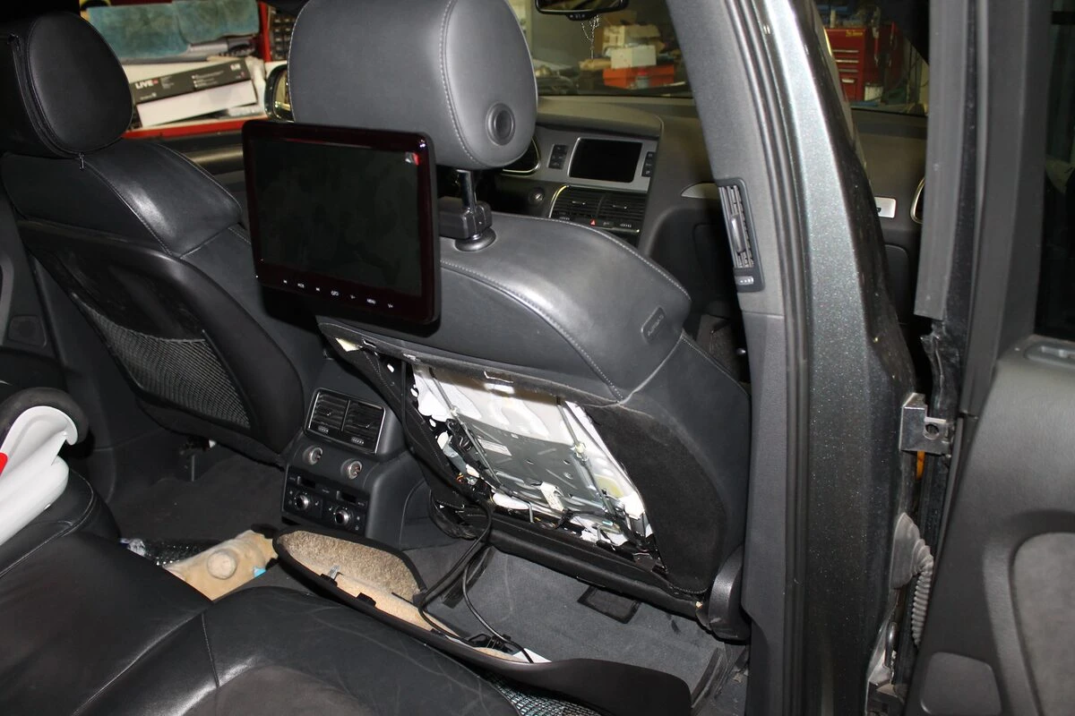 Audi Q7 : écrans tablettes Android sur les appuie-tête
