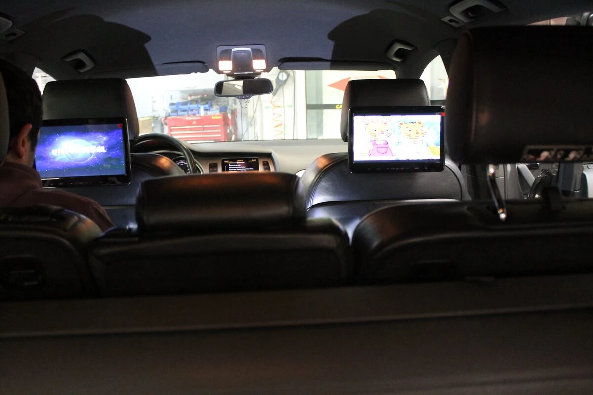 Audi Q7 : écrans tablettes Android sur les appuie-tête