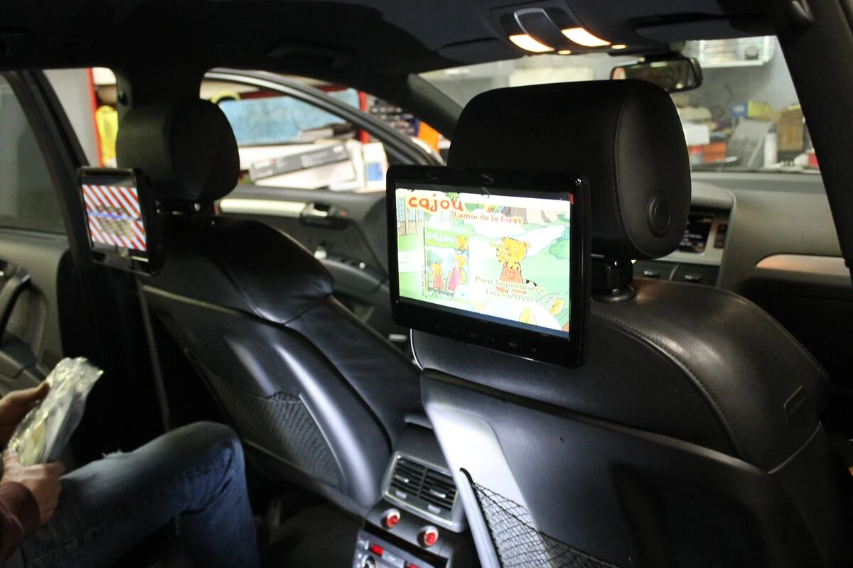 Audi Q7 : écrans tablettes Android sur les appuie-tête