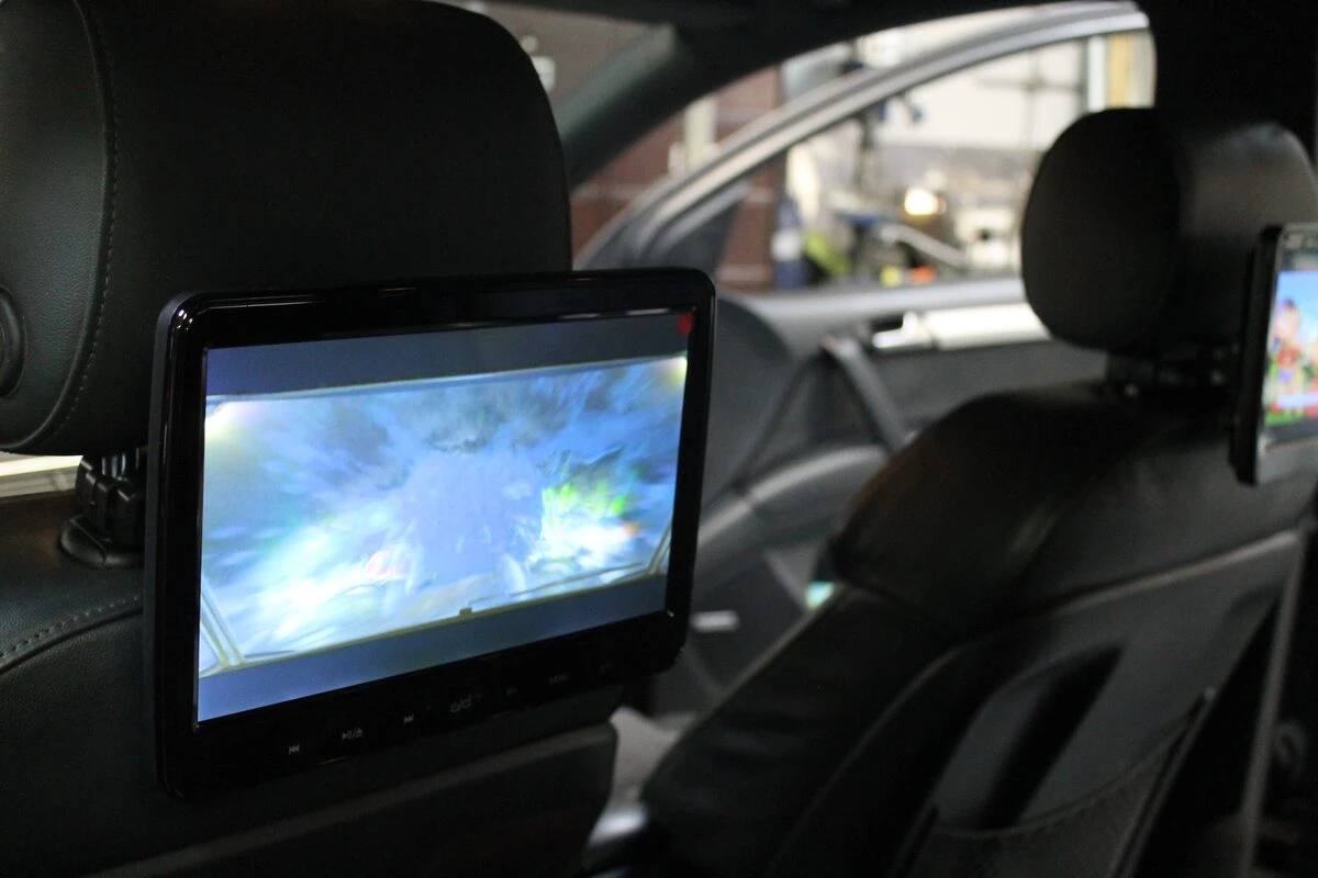 Audi Q7 : écrans tablettes Android sur les appuie-tête