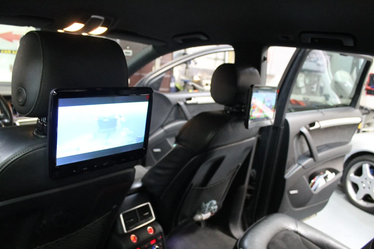 Audi Q7 : écrans tablettes Android sur les appuie-tête