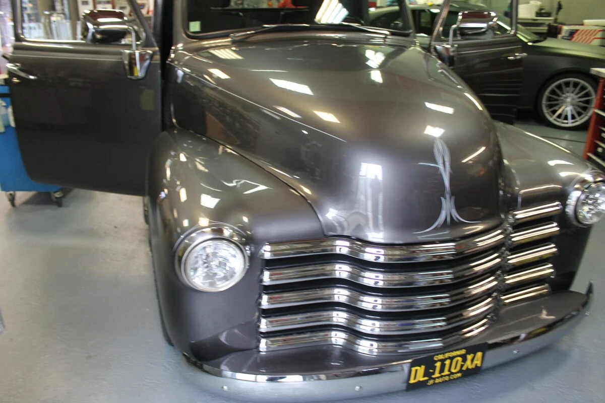 Pick-up Chevrolet 1955 : Alpine INE-F904D et Apple CarPlay