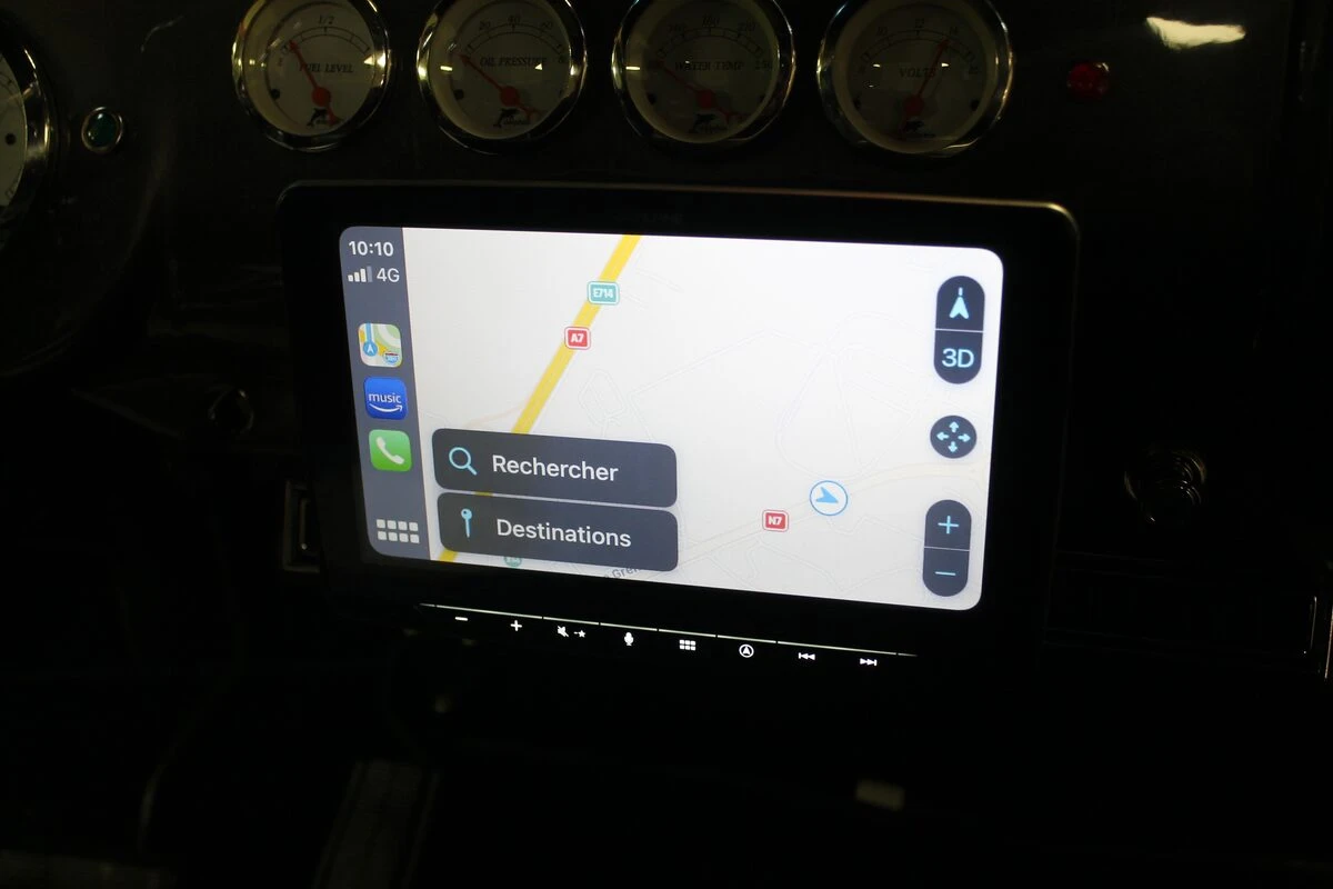 Pick-up Chevrolet 1955 : Alpine INE-F904D et Apple CarPlay