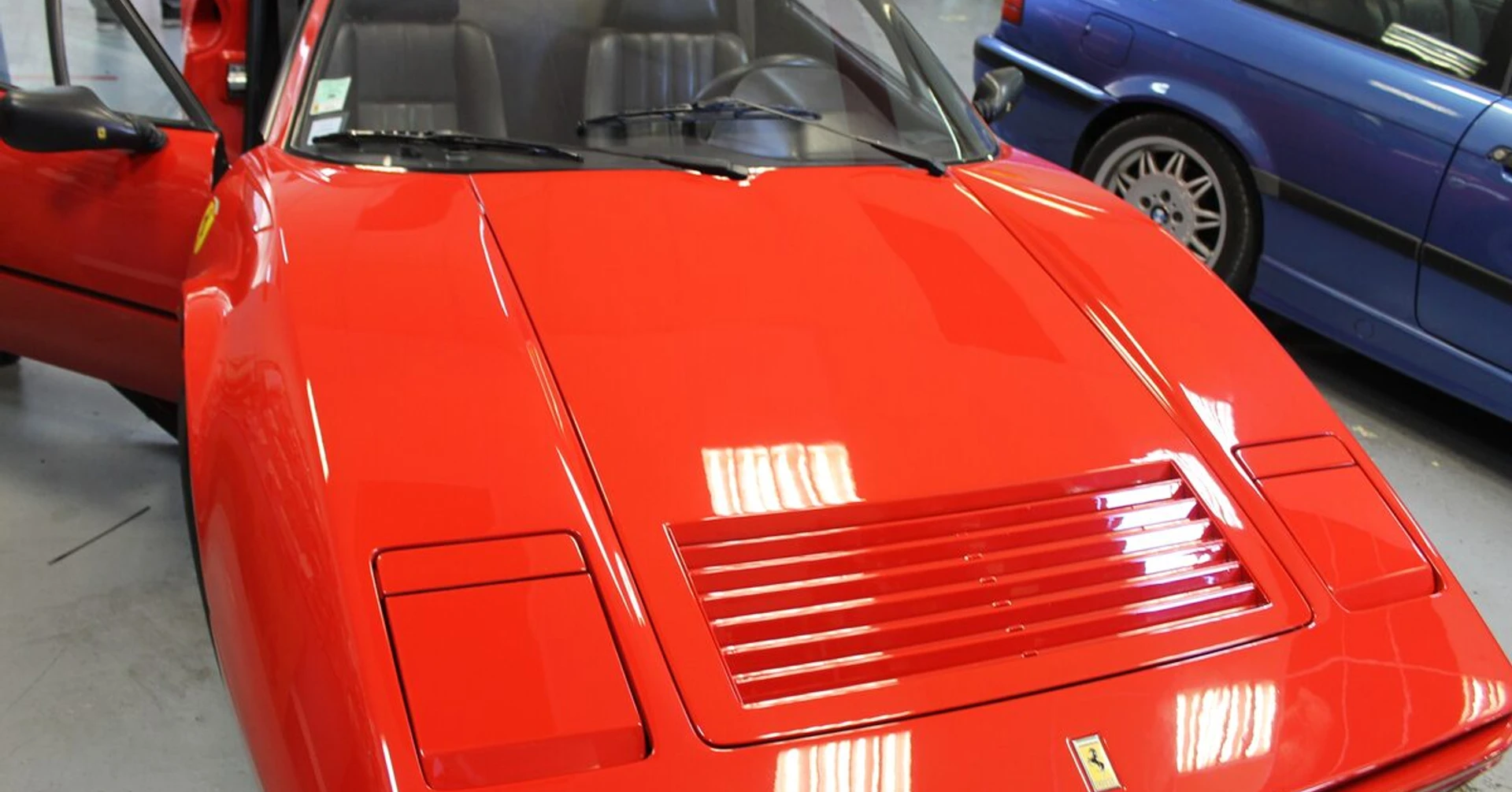 Ferrari 328 GTS : haut-parleurs BLAM et verrouillage