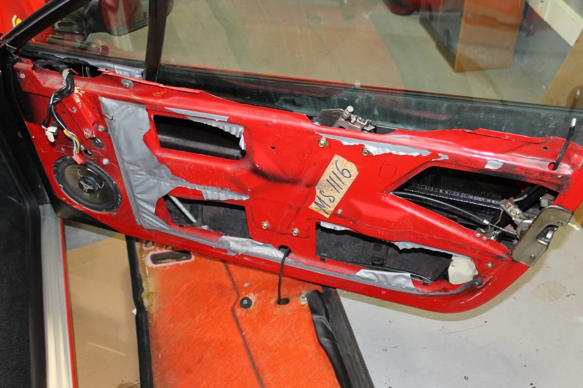 Ferrari 328 GTS : haut-parleurs BLAM et fermeture centralisée