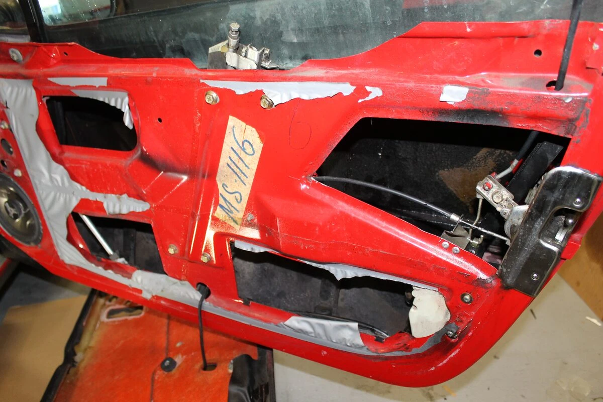 Ferrari 328 GTS : haut-parleurs BLAM et fermeture centralisée