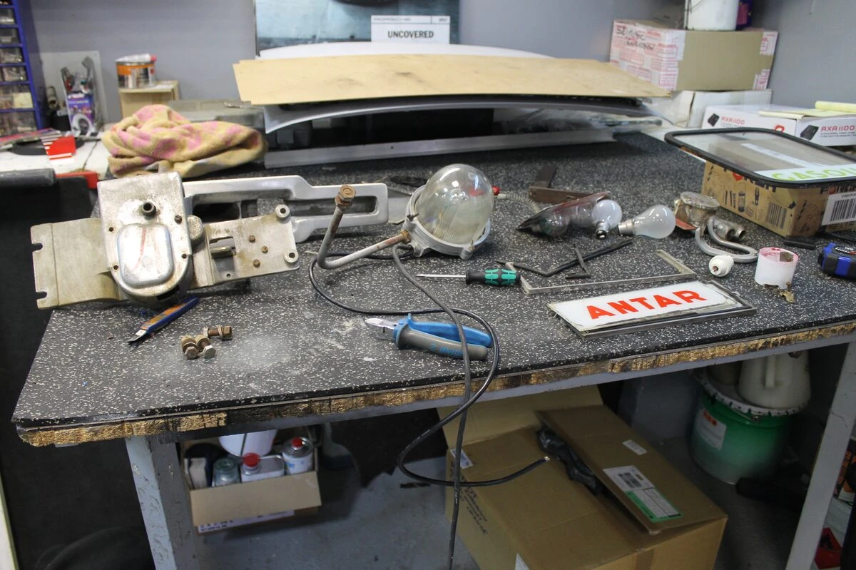 Restauration d'une pompe à essence Aster de 1956