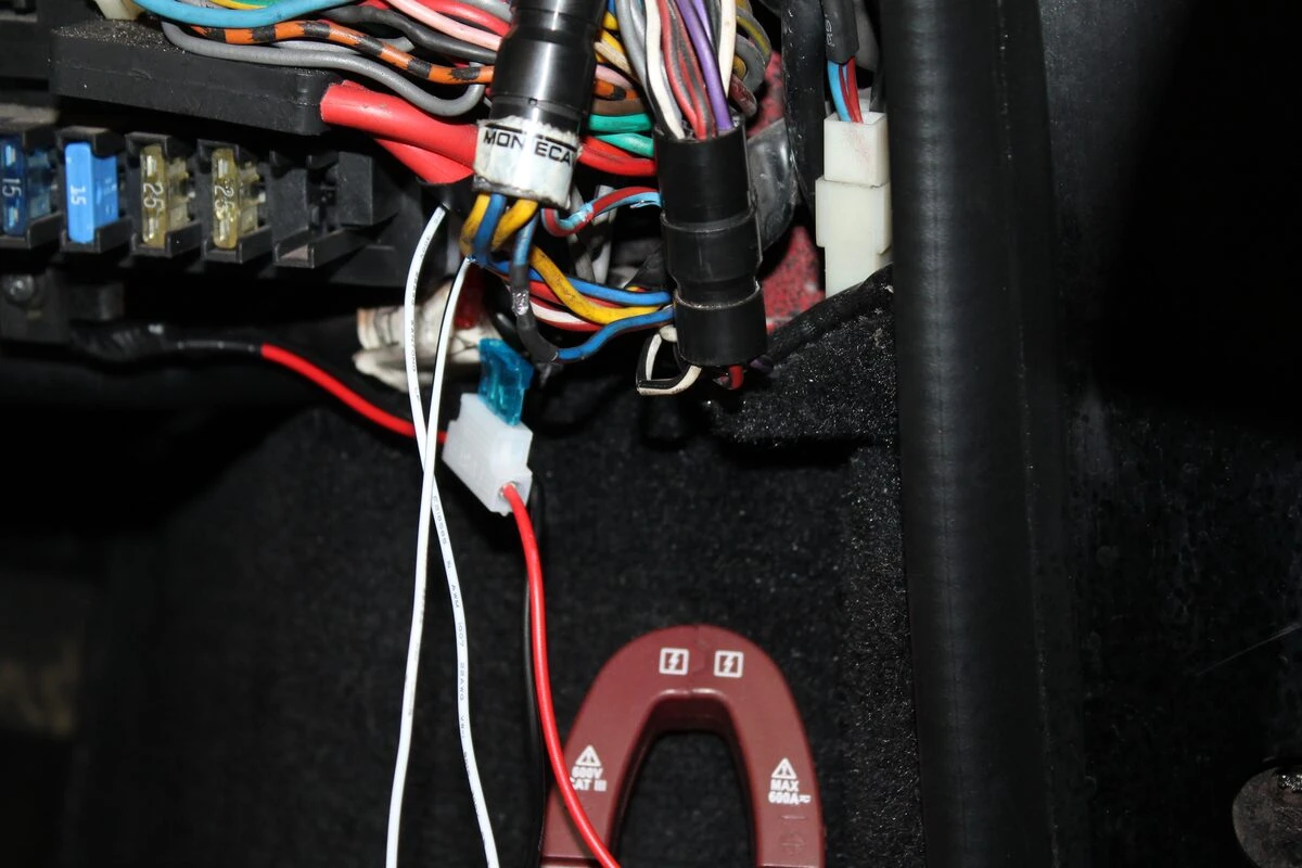 Ferrari 328 GTS : haut-parleurs BLAM et fermeture centralisée