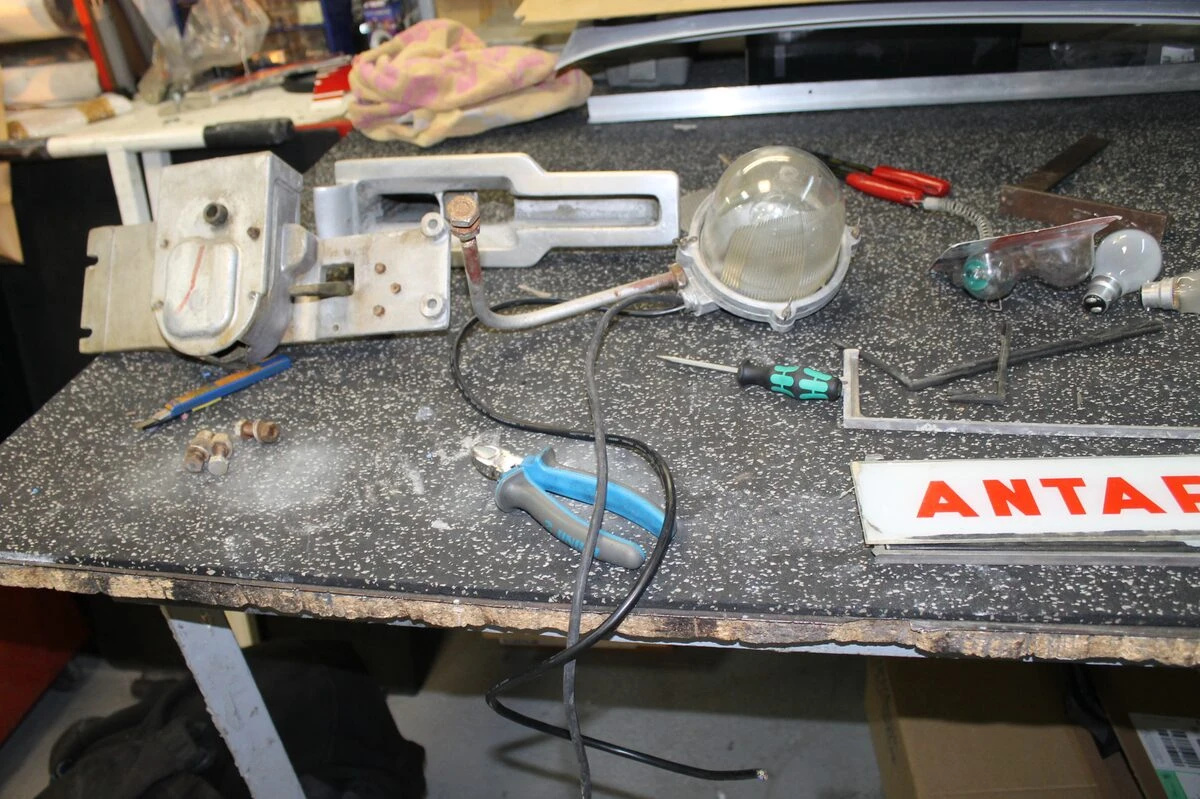 Restauration d'une pompe à essence Aster de 1956