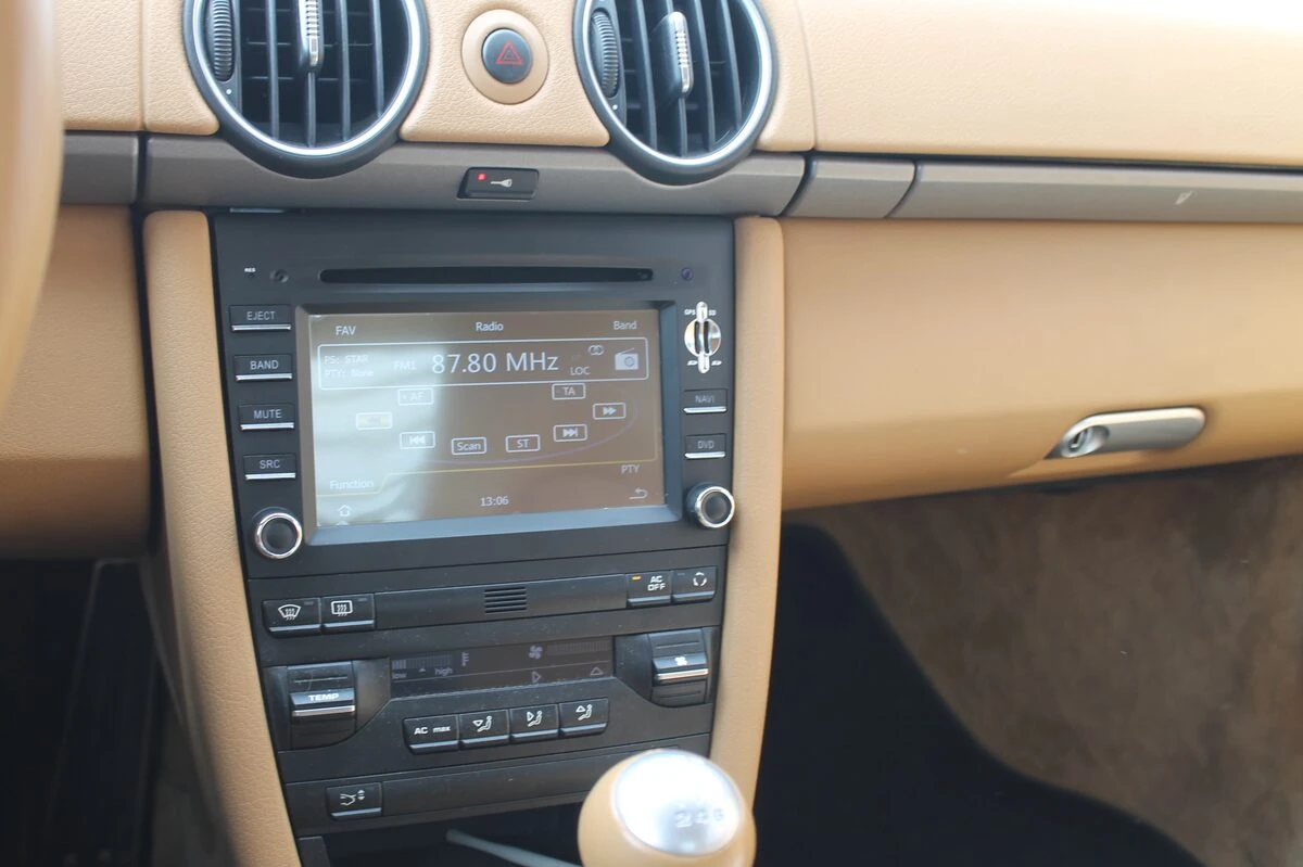 Porsche Cayman : autoradio GPS avec alertes radars