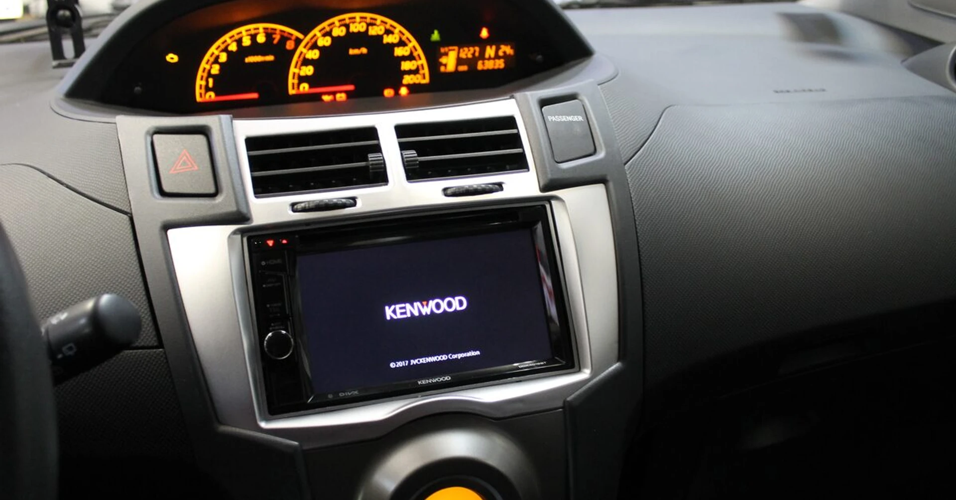 Toyota Yaris : autoradio Kenwood DDX4018BT