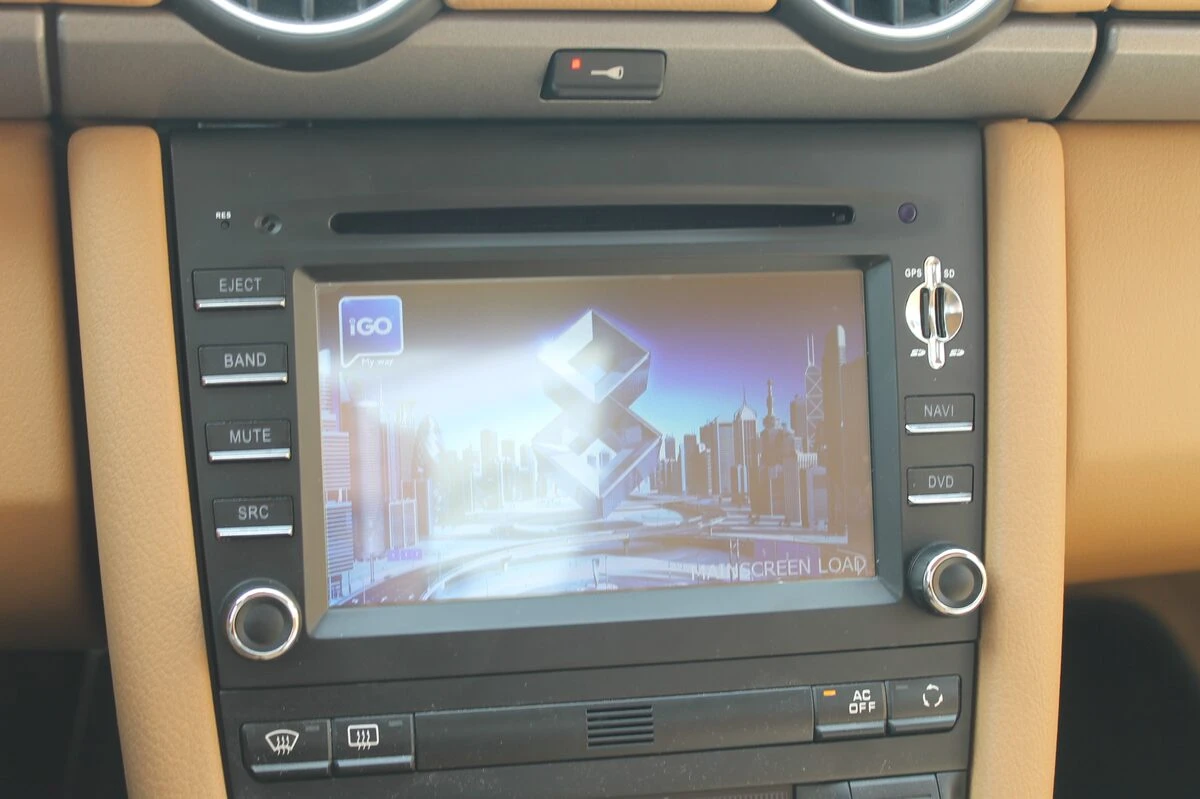 Porsche Cayman : autoradio GPS avec alertes radars