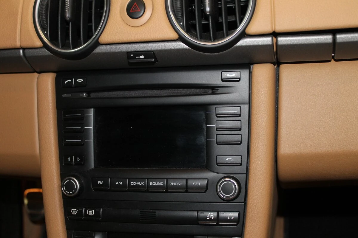 Porsche Cayman : autoradio GPS avec alertes radars