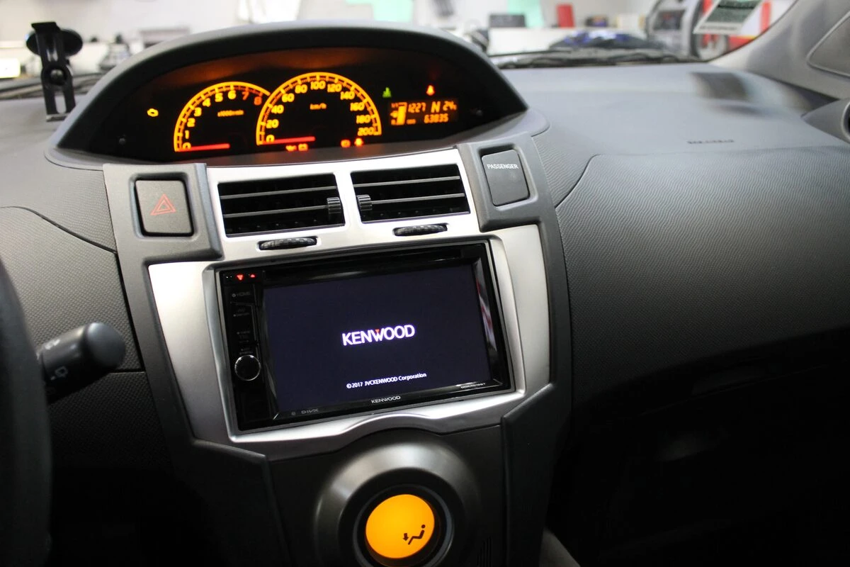Toyota Yaris : autoradio Kenwood DDX4018BT à écran tactile