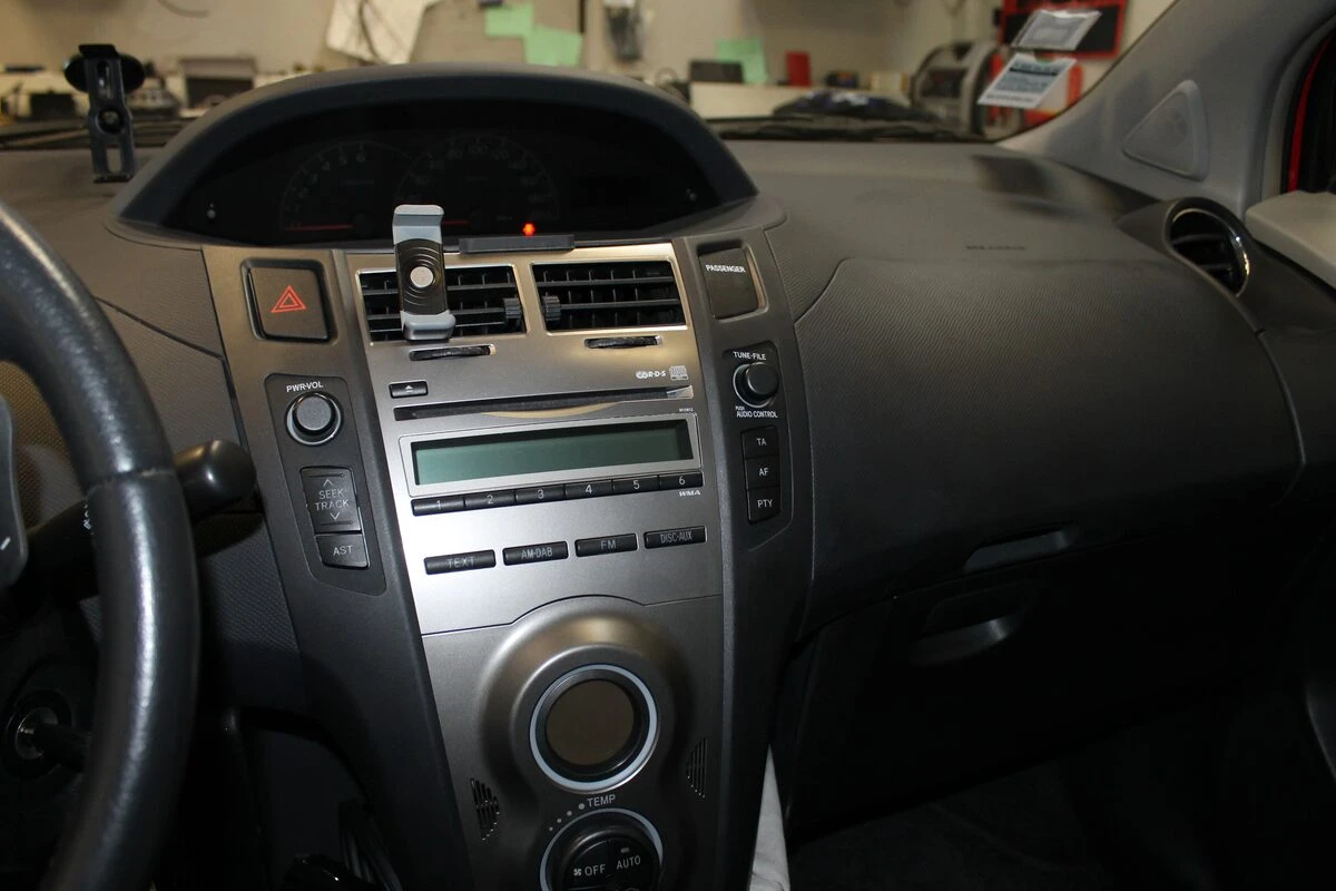 Toyota Yaris : autoradio Kenwood DDX4018BT à écran tactile
