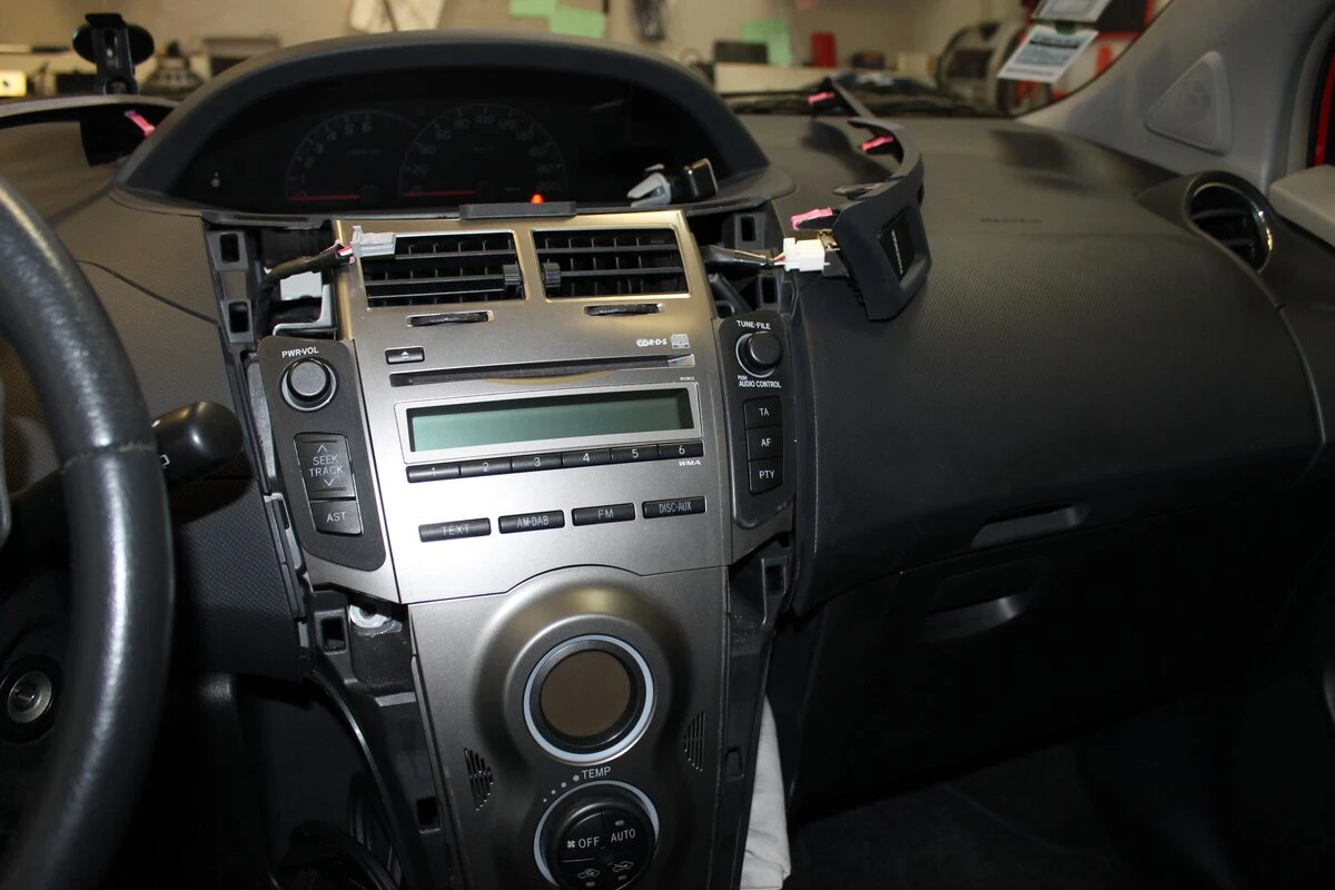 Toyota Yaris : autoradio Kenwood DDX4018BT à écran tactile