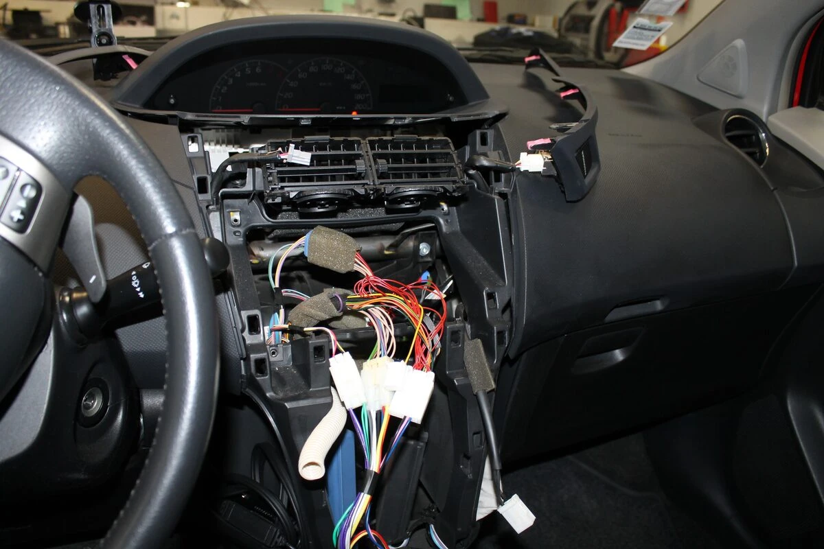 Toyota Yaris : autoradio Kenwood DDX4018BT à écran tactile