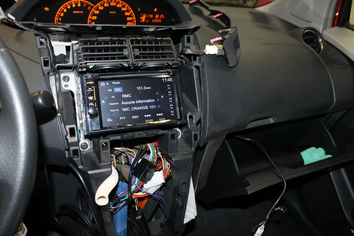 Toyota Yaris : autoradio Kenwood DDX4018BT à écran tactile