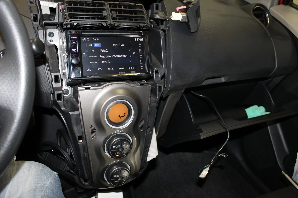 Toyota Yaris : autoradio Kenwood DDX4018BT à écran tactile