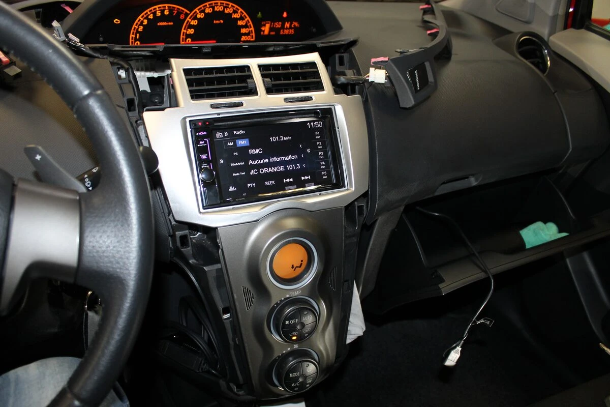 Toyota Yaris : autoradio Kenwood DDX4018BT à écran tactile