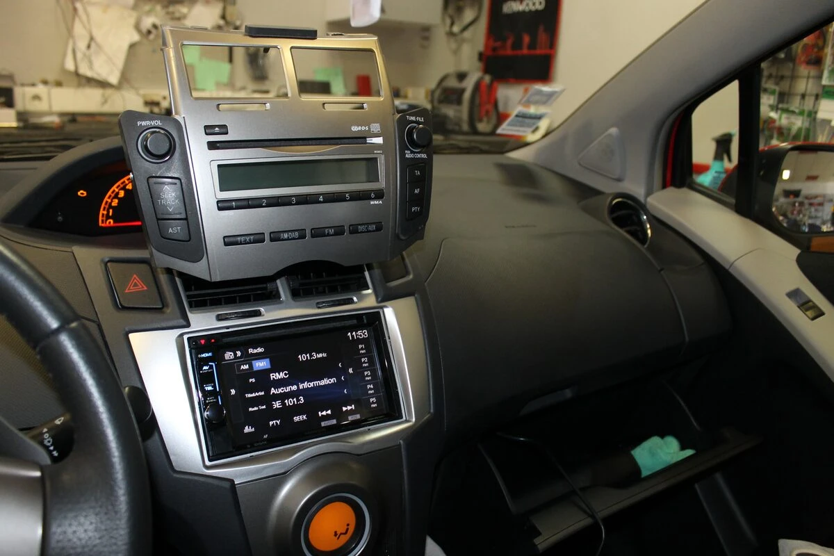 Toyota Yaris : autoradio Kenwood DDX4018BT à écran tactile