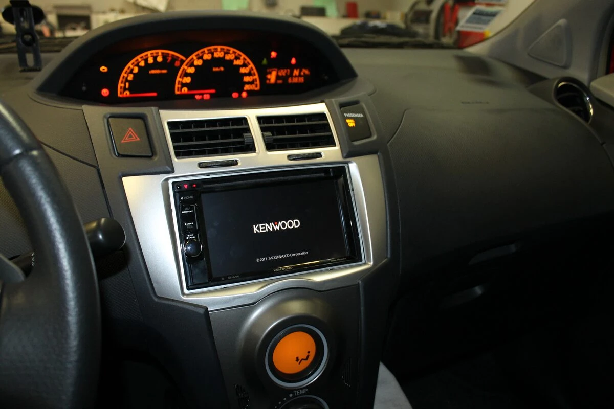 Toyota Yaris : autoradio Kenwood DDX4018BT à écran tactile