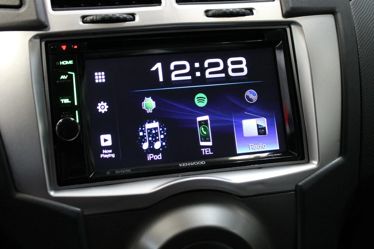 Toyota Yaris : autoradio Kenwood DDX4018BT à écran tactile