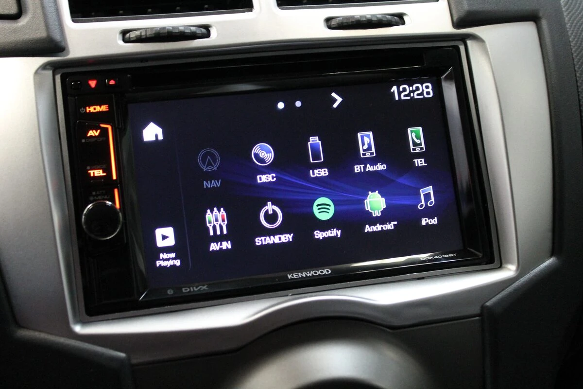 Toyota Yaris : autoradio Kenwood DDX4018BT à écran tactile