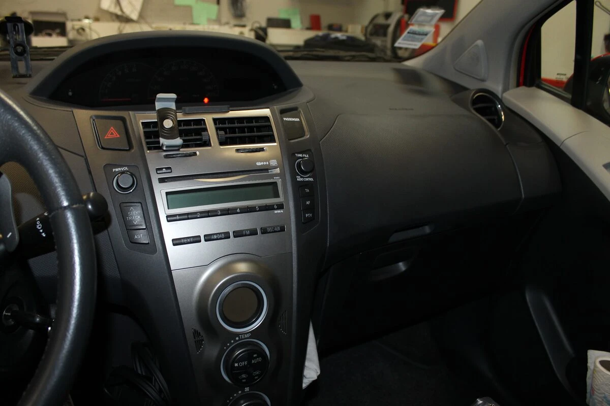 Toyota Yaris : autoradio Kenwood DDX4018BT à écran tactile