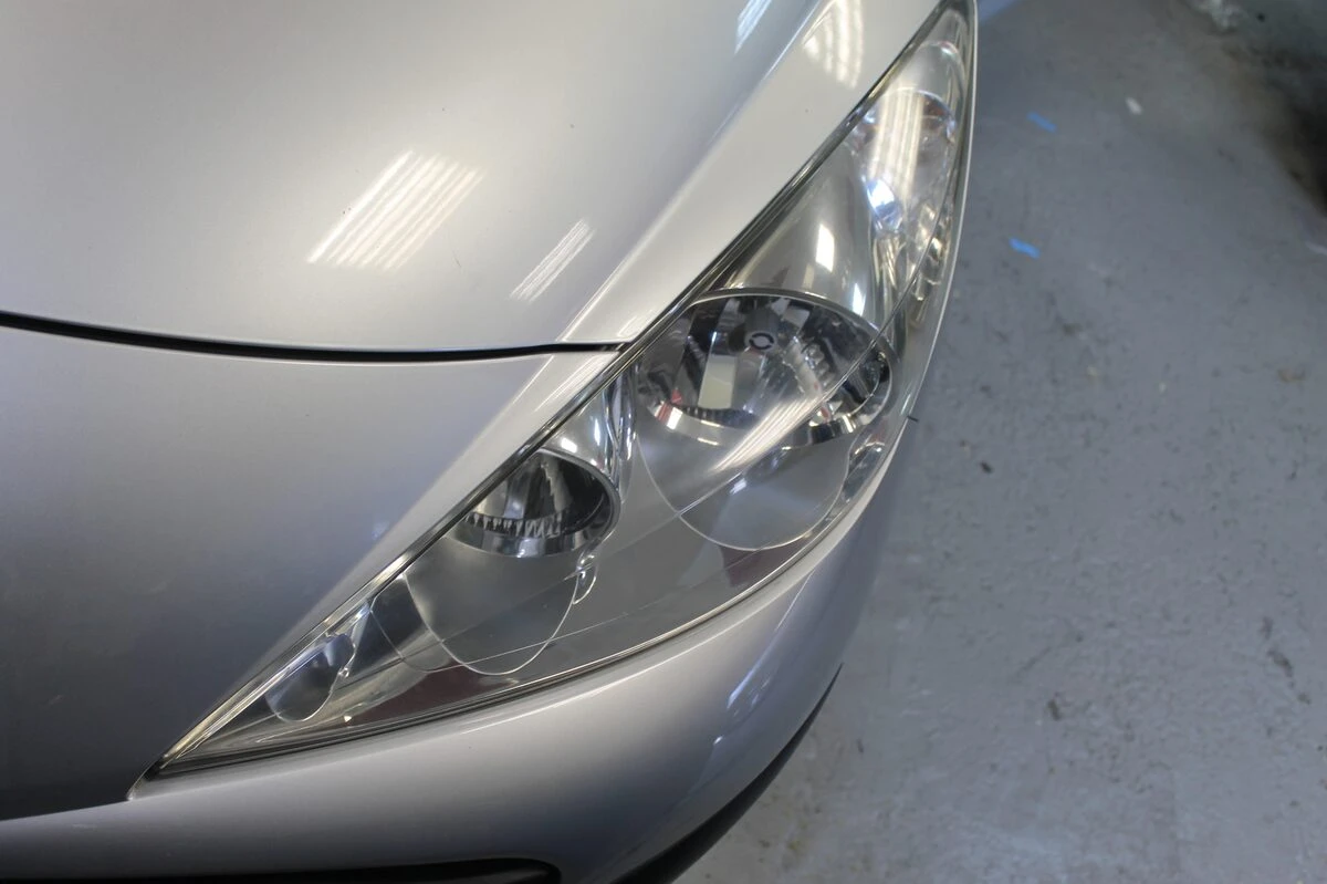 Peugeot 207 : écran GPS tactile et phares lustrés