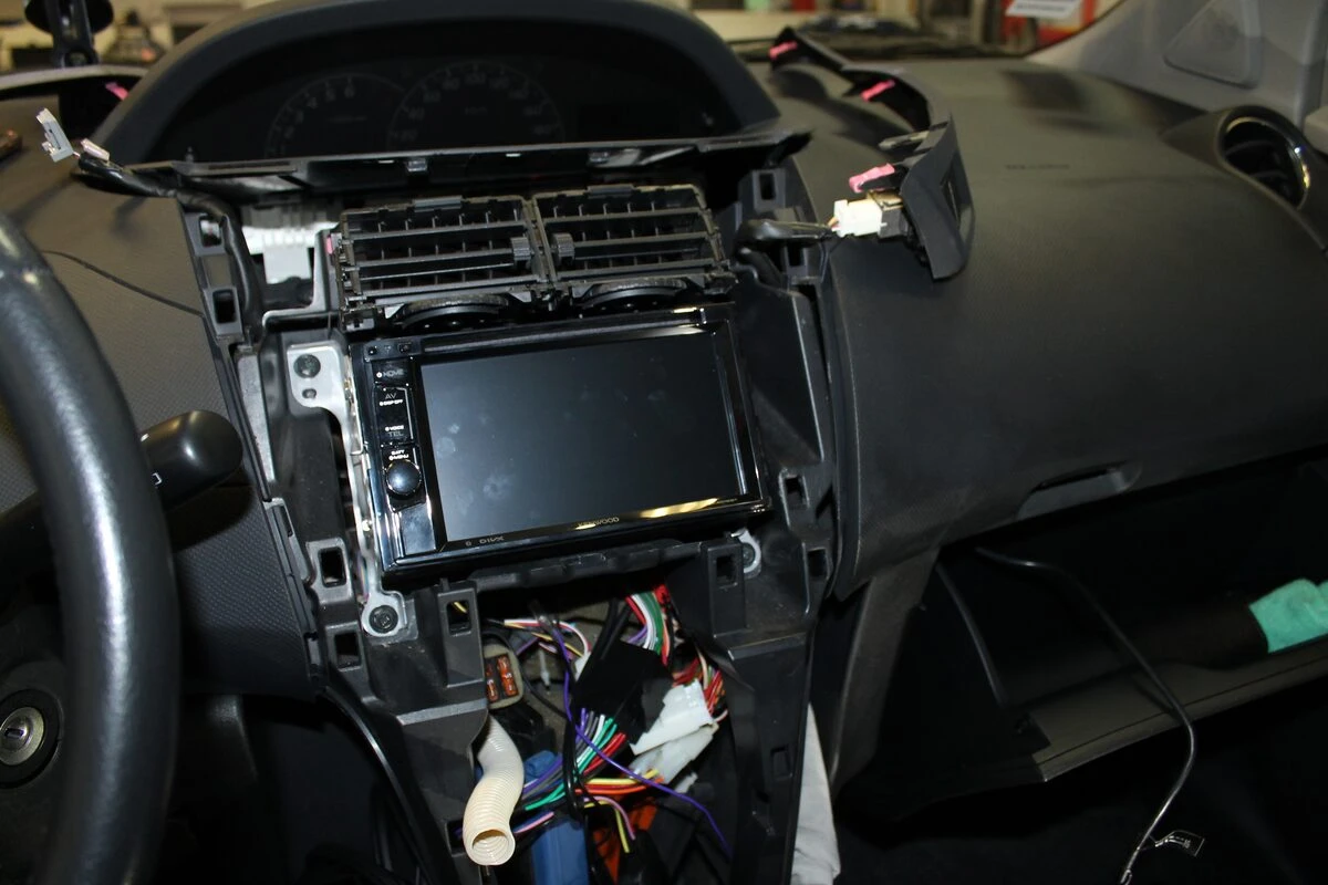 Toyota Yaris : autoradio Kenwood DDX4018BT à écran tactile