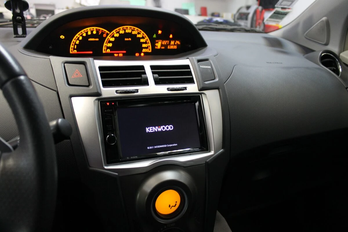 Toyota Yaris : autoradio Kenwood DDX4018BT à écran tactile