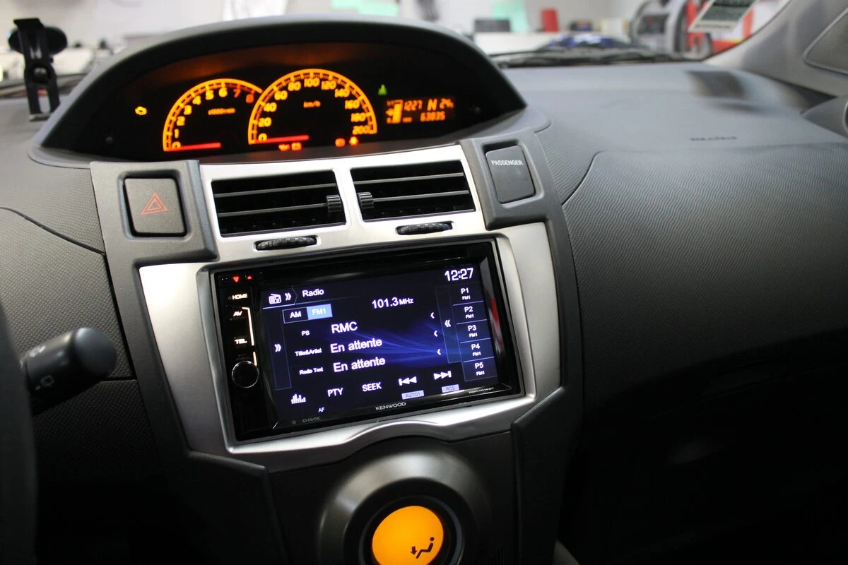 Toyota Yaris : autoradio Kenwood DDX4018BT à écran tactile