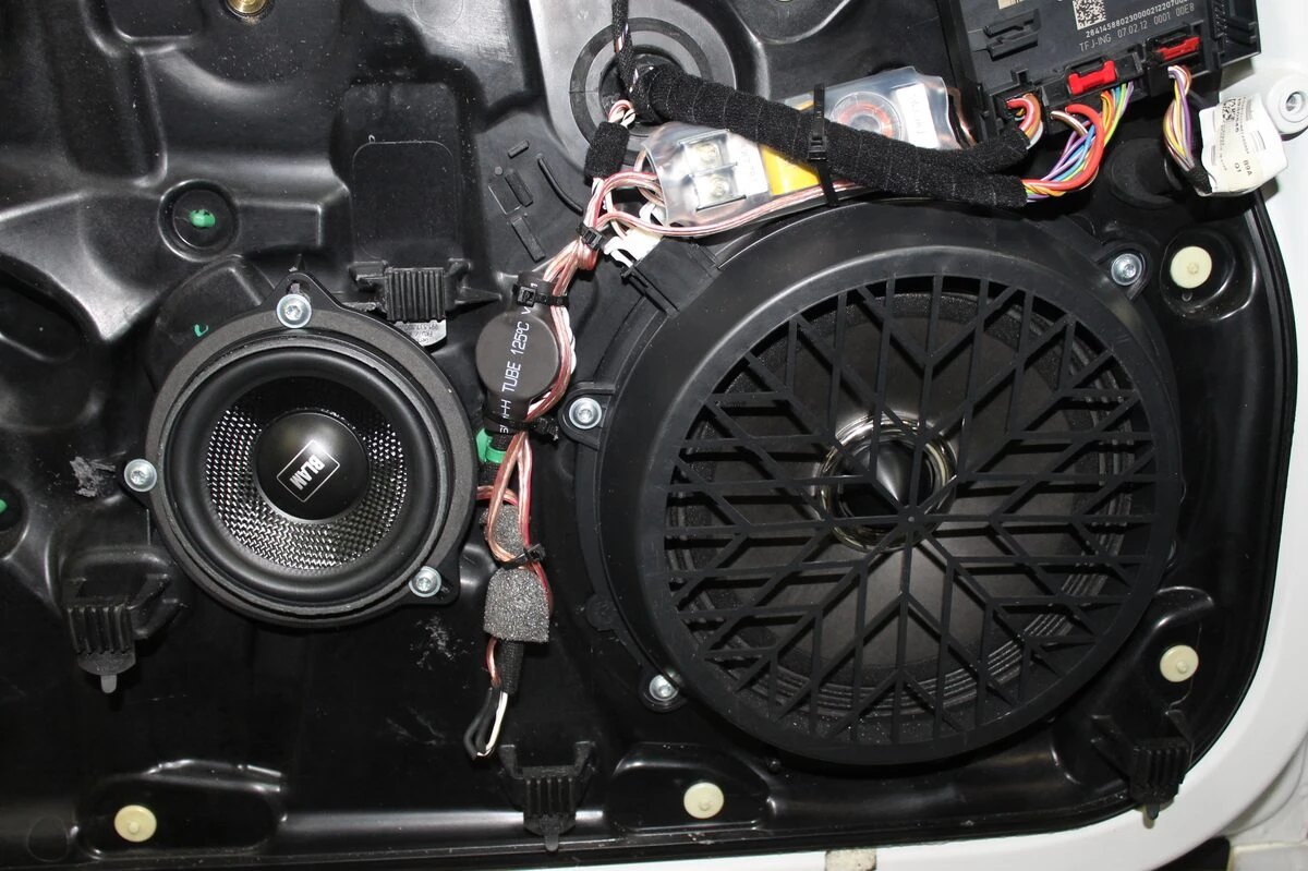 Porsche Boxster 2014 : système hi-fi complet sur mesure