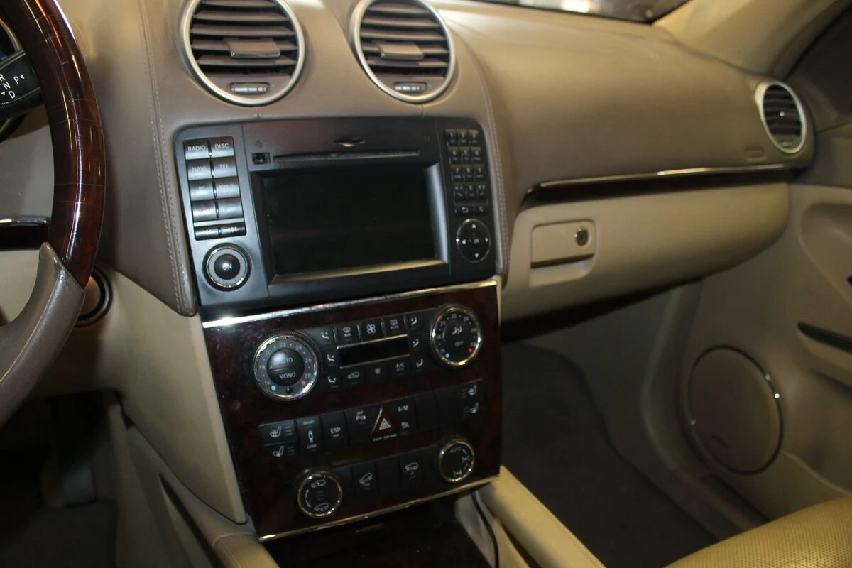 Mercedes GL : autoradio GPS Android avec sono Harman Kardon conservée