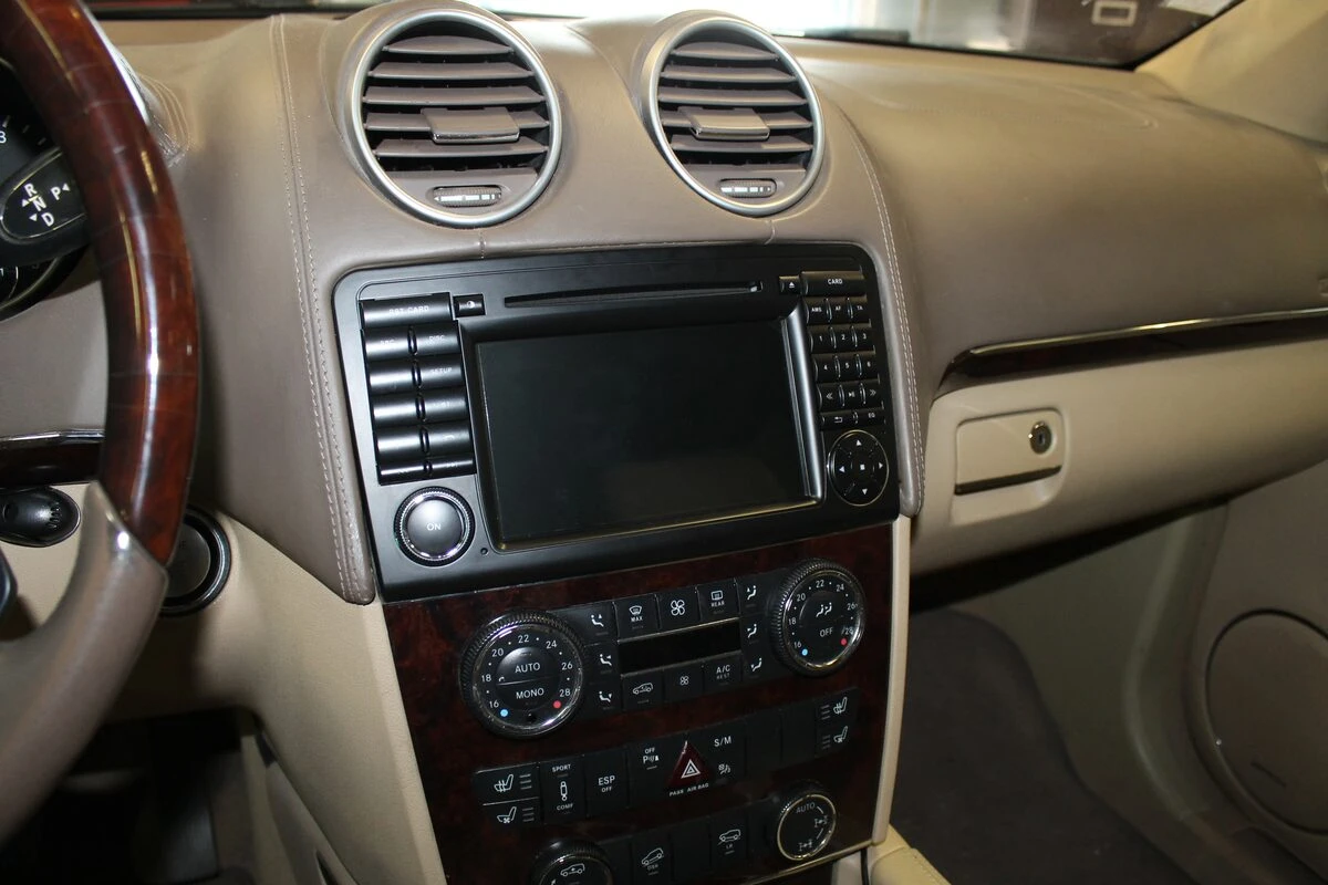Mercedes GL : autoradio GPS Android avec sono Harman Kardon conservée