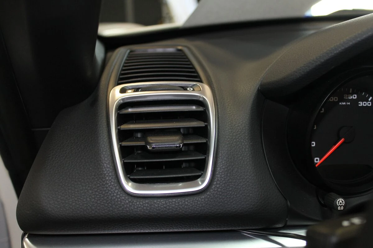 Porsche Boxster 2014 : système hi-fi complet sur mesure