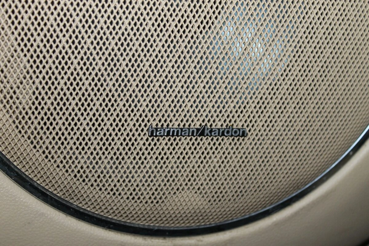 Mercedes GL : autoradio GPS Android avec sono Harman Kardon conservée