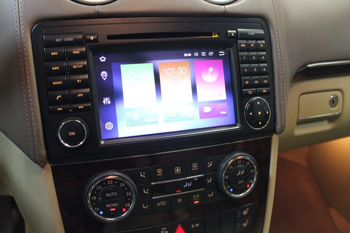 Mercedes GL : autoradio GPS Android avec sono Harman Kardon conservée