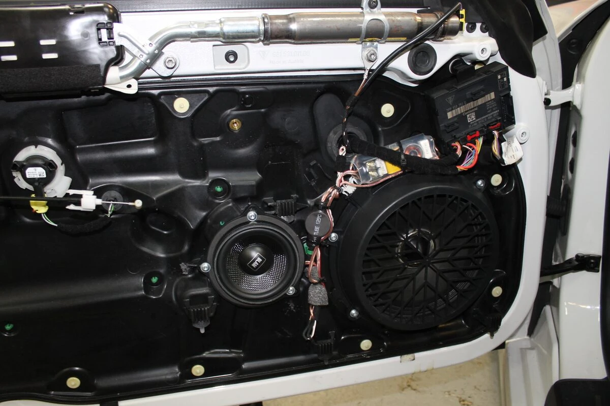 Porsche Boxster 2014 : système hi-fi complet sur mesure