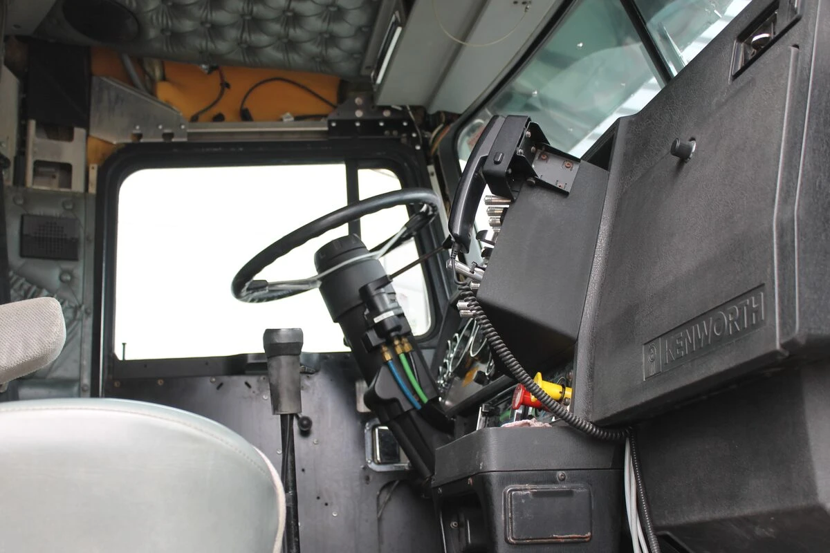 Kenworth : début d'une sonorisation complète BLAM et Rockford Fosgate