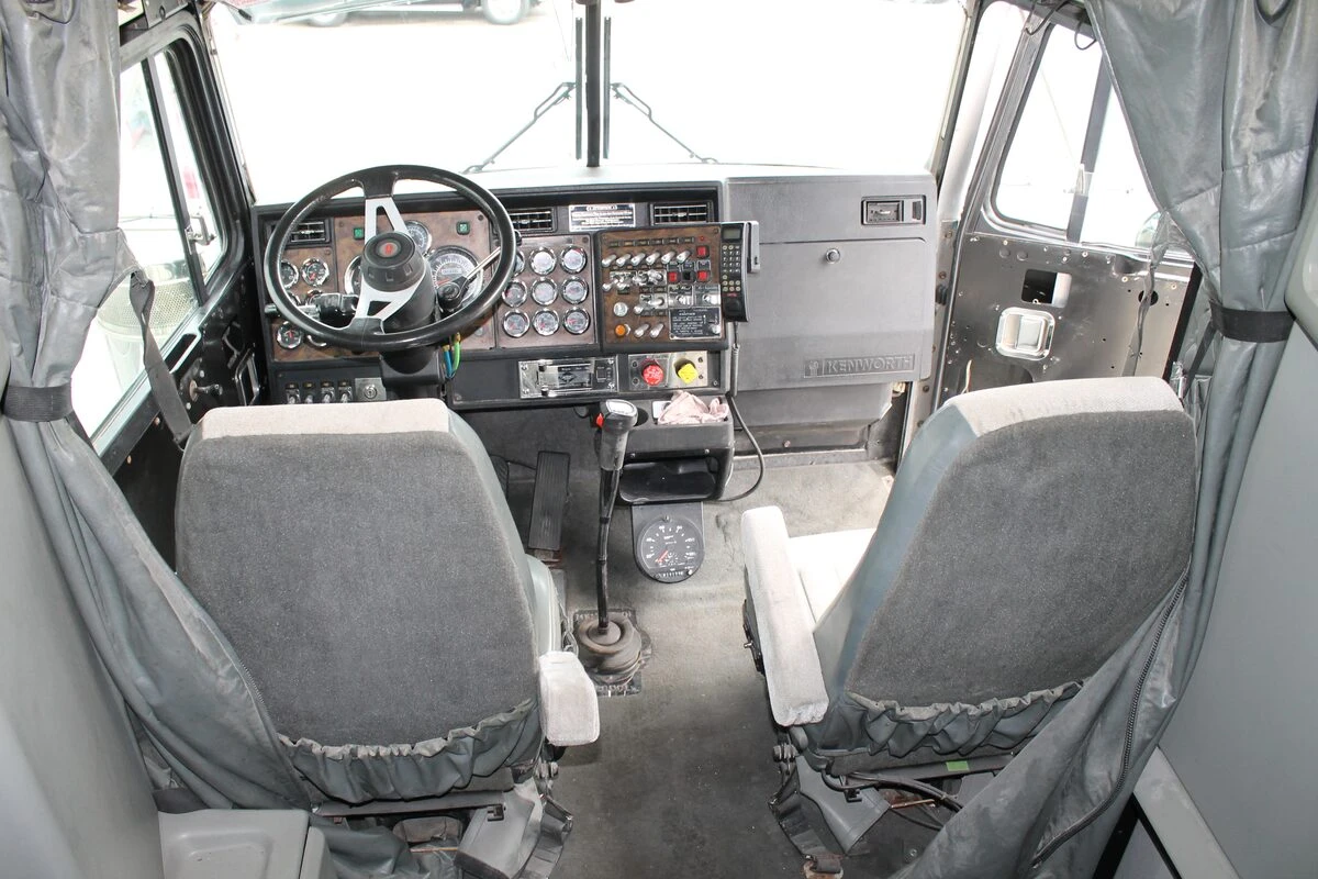 Kenworth : début d'une sonorisation complète BLAM et Rockford Fosgate