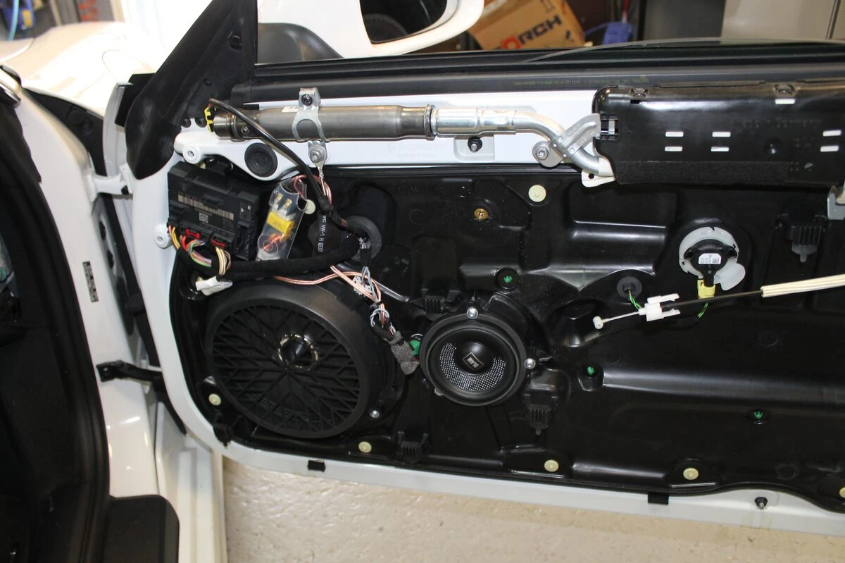Porsche Boxster 2014 : système hi-fi complet sur mesure