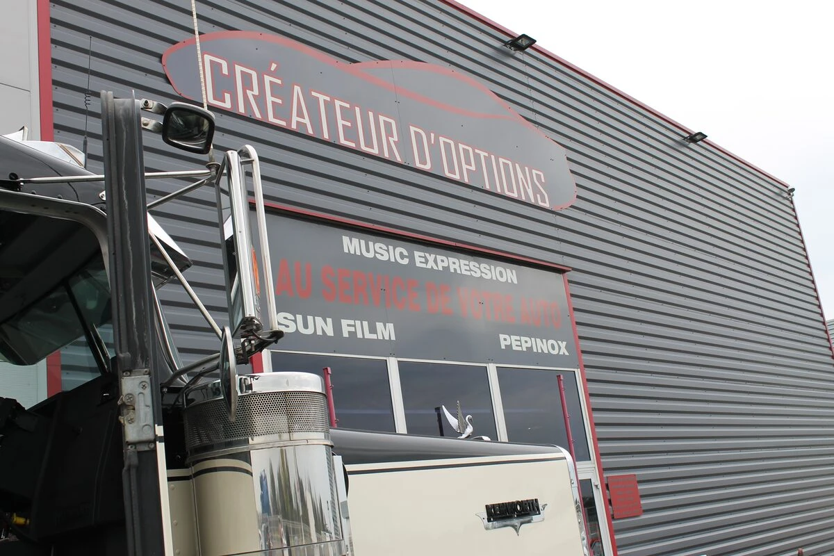 Kenworth : début d'une sonorisation complète BLAM et Rockford Fosgate