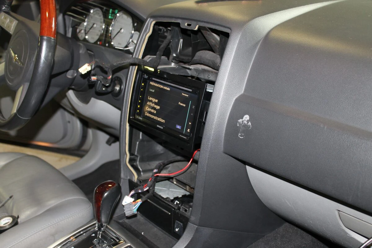 Chrysler 300C : GPS Kenwood et écrans d'appuie-tête